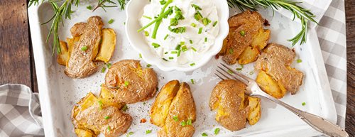 Smashed potatoes: Chutné jedlo podľa TikTok trendov