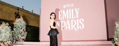 „Emily in Paris“: Bude Emily vo štvrtej sezóne nosiť boba? 